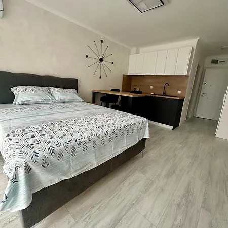 Private In Magnolia 6&7